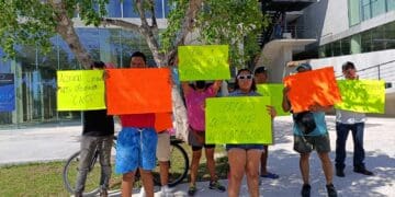 Protestan volqueteros por contratación de foráneos para el Tren Maya