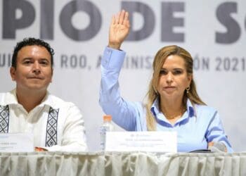 Rinde protesta alcalde de Puerto Aventuras