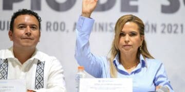 Rinde protesta alcalde de Puerto Aventuras