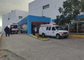 Sicarios asesinan a un hombre afuera de Xplor; un taxista quedó lesionado