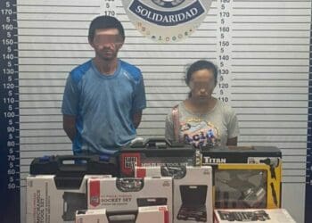 Tortolitos robaban en el Autozone de Playa del Carmen, fueron detenidos