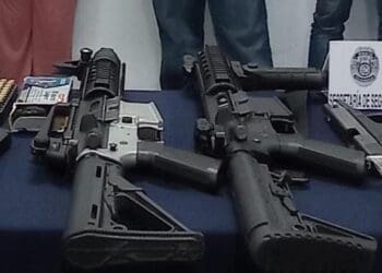 Capturan a cuatro personas con dos armas largas y una pistola en Playa del Carmen