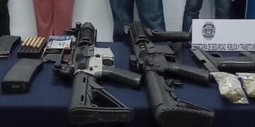 Capturan a cuatro personas con dos armas largas y una pistola en Playa del Carmen