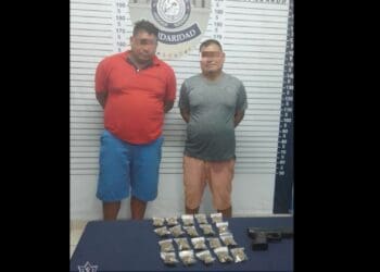 Detienen a dos en Villas del Sol en posesión de 20 bolsitas de marihuana