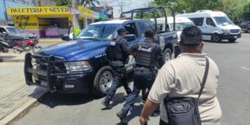 Detienen a dos hombres por intentar apuñalar a un tercero, en Playa del Carmen