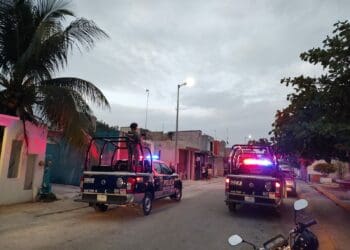Detienen a hombres con drogas y armas, durante cateo en Playa del Carmen