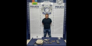 Hombre armado es detenido en Solidaridad mientras caminaba por la calle