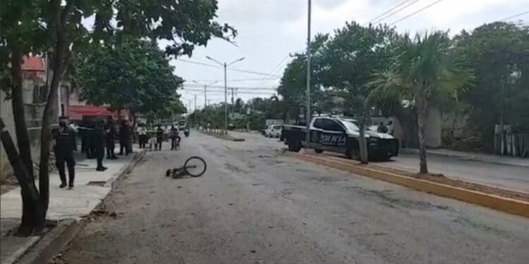 Muere en el hospital ciclista atropellado por una patrulla en Playa del Carmen