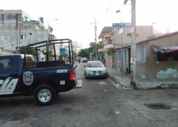 Muere mujer acuchillada durante asalto en Playa del Carmen