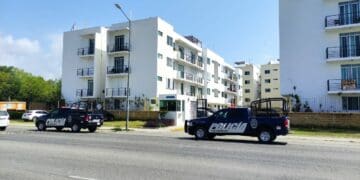 Muere trabajador al caer de techo de edificio en Playa del Carmen