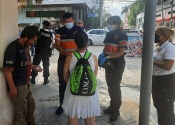 Policía apoya a qué familia encuentre a desaparecido, estaba en situación de calle en Playa del Carmen