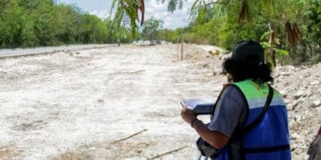 Rescatan vialidad transformada en ‘cementerio de escombros’ en Playa del Carmen