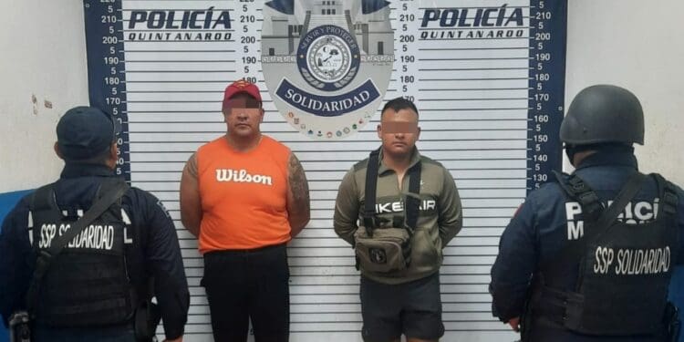 Supuestos policías son detenidos en Solidaridad