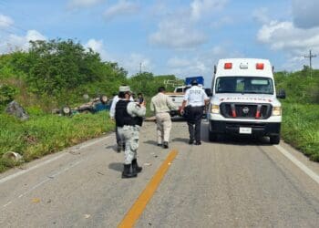 Tres personas mueren calcinadas tras choque en la carretera Playa del Carmen-El Tintal