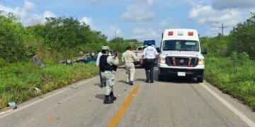 Tres personas mueren calcinadas tras choque en la carretera Playa del Carmen-El Tintal