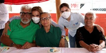 Celebra Lili Campos y Rosita Escobedo a los abuelitos por el Día del Padre