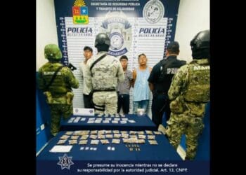 Caen tres presuntos narcomenudistas con drogas y cartuchos útiles en Villas del Sol￼