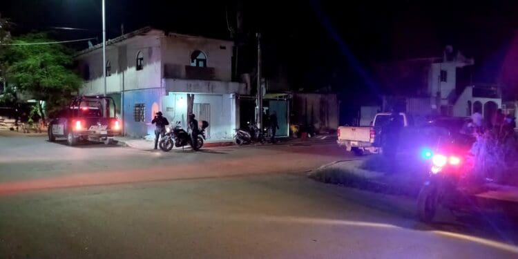 Catean casas por venta clandestina de alcohol en Playa del Carmen; una persona detenida