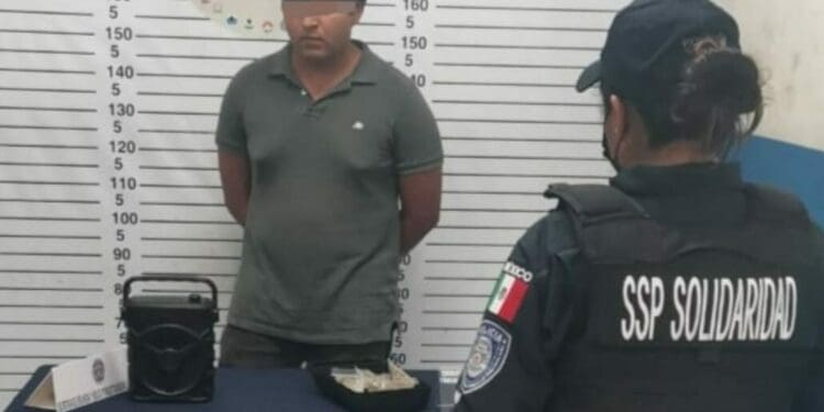 En una van quería ingresar droga a Playa del Carmen, es detenido