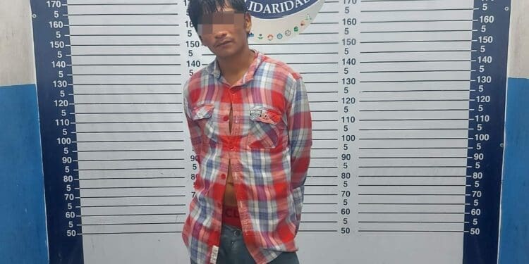 Extorsionaba con machete en mano y es detenido en Playa del Carmen