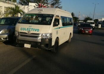 Retorna el uso obligatorio del cubrebocas en las combis de Playa del Carmen