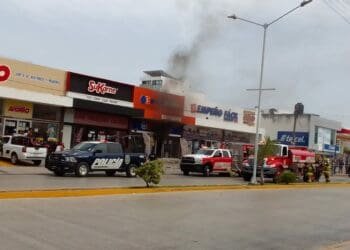 Se incendia una casa de empeño en Playa del Carmen