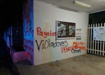 Tras presunto caso de acoso sexual contra alumna, vandalizan secundaria en Puerto Aventuras