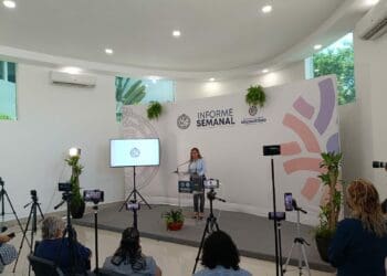 ‘Pintaban’ calles con asfalto en Solidaridad