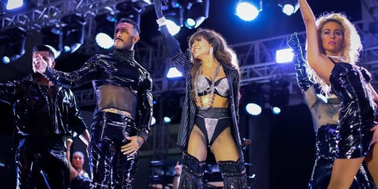 Gloria Trevi abre espectacularmente los conciertos en la plaza 28 de Julio