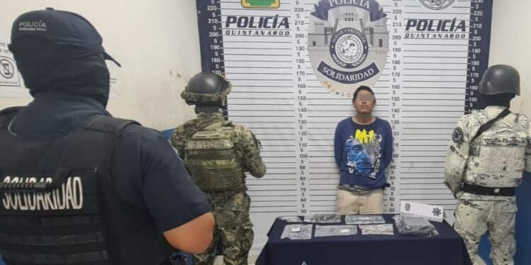 Detienen a sujeto en posesión de drogas y un arma de fuego