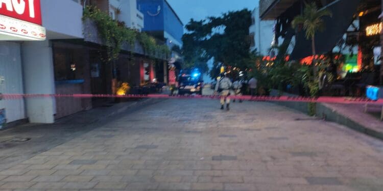 Siete detenidos y tres armas de fuego aseguradas fue el saldo del enfrentamiento en la Quinta Avenida