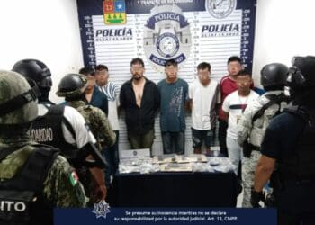 Golpe a la delincuencia; policías de Solidaridad aseguran a siete sujetos, tres armas de fuego y droga