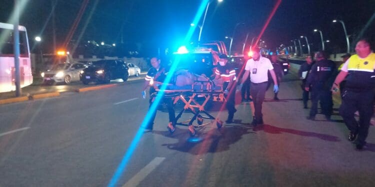 'Auto fantasma' atropella a un hombre en el bulevar Playa del Carmen