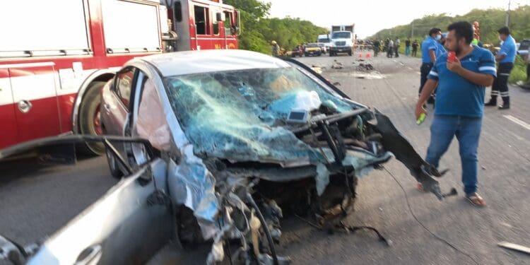 Choque deja a cuatro turistas lesionados en Puerto Aventuras