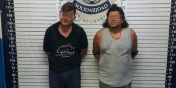 Detienen a dos con 80 bolsitas de narcóticos en Playa del Carmen