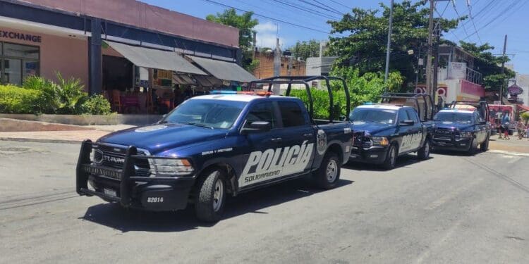 Detienen a dos extorsionadores en el Mercado Playa del Carmen