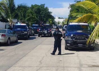 Detienen a gente con armas y chalecos antibalas en privada de Playa del Carmen