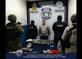 Detienen en Villas del Sol a hombre armado y en posesión de 89 dosis de droga