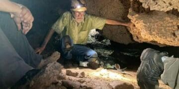 Encuentran vasija maya de 2 mil años de antigüedad en una cueva de Playa del Carmen