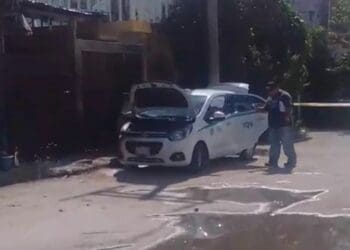 Incendian taxi en Playa del Carmen