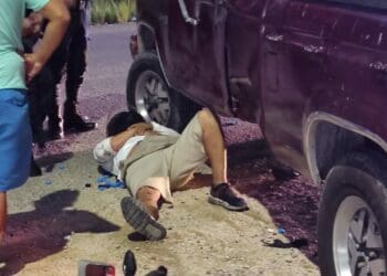 Motociclista resulta lesionado tras impactarse contra una camioneta en Playa del Carmen