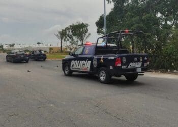 Patrulla arrolla a mujer en Solidaridad; hay un detenido
