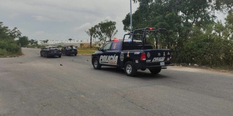 Patrulla arrolla a mujer en Solidaridad; hay un detenido
