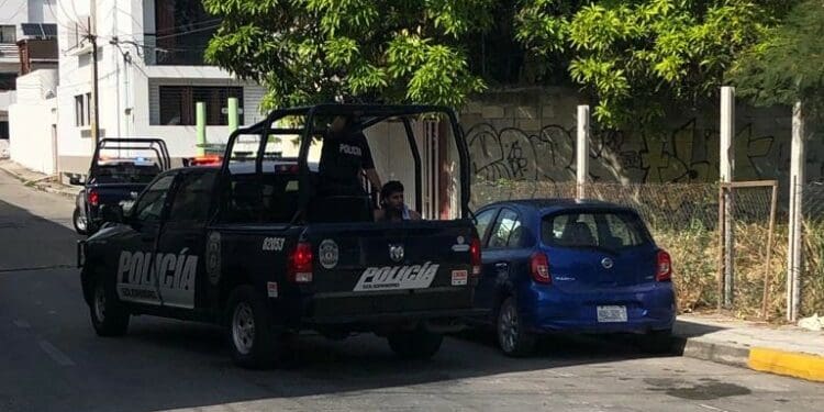 Persecución policiaca en Playa del Carmen acaba con un hombre detenido