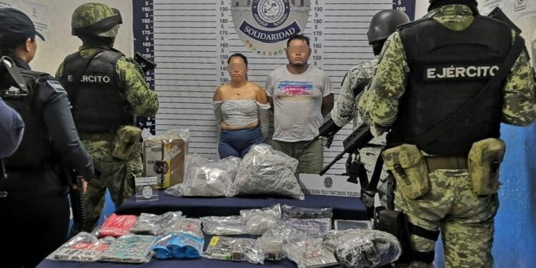 Tras una llamada al 911, detienen a dos personas por venta de drogas en Playa del Carmen