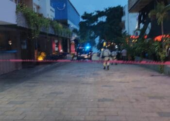 Tres baleados deja aparente enfrentamiento en distintos puntos de la Quinta Avenida de Playa del Carmen