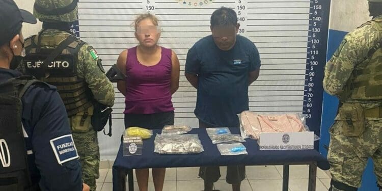 Los detienen mientras intercambiaban droga en la Colosio de Playa del Carmen