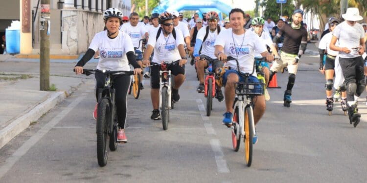 Cientos de solidarenses participan en la primera rodada "Rodando por Solidaridad"