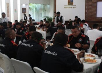 Celebra gobierno municipal al Cuerpo de Bomberos