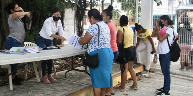 Vacunan a adolescentes y niños de Puerto Aventuras